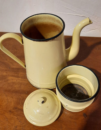 brocante marc doumenc saint girons cafetiere ancienne emaillee